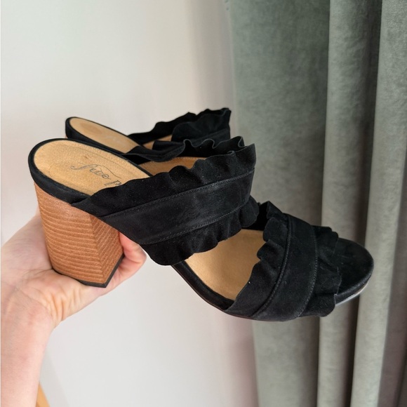 Free People Rosie Ruffle Suede Block Heels - Black - EU Size 40/ US Size 9 - Picture 4 of 10